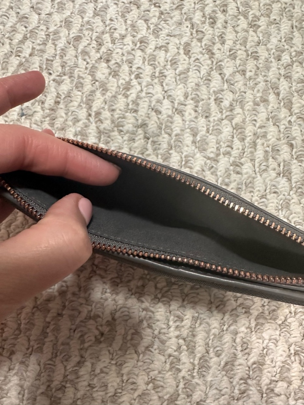Sleek Gray Dagne Dover Wallet - Picture 6 of 6